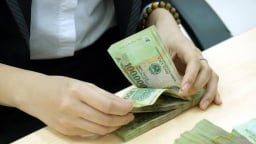 Two banks to list on Ho Chi Minh City bourse, expand charter capital