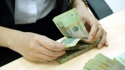 Two banks to list on Ho Chi Minh City bourse, expand charter capital