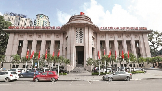 Vietnam central bank demands loan interest rate cut of 1-2 ppts