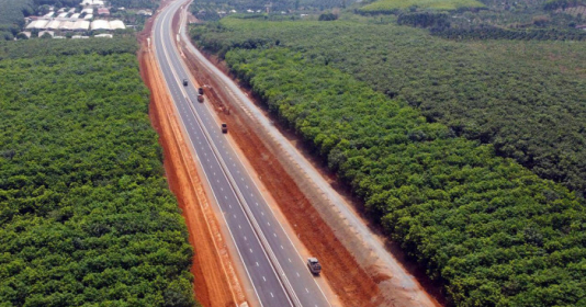 Vietnam opens two new sections of North-South Expressway