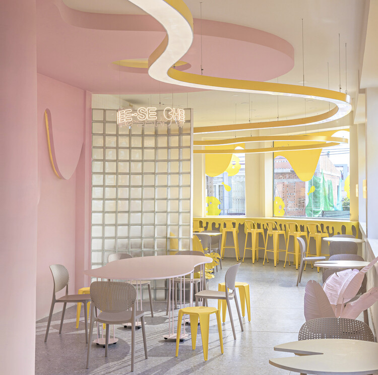 Pastel-colored walls create a sense of friendliness. Photo courtesy of Ksoul.