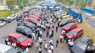 VinFast bàn giao lô xe Limo Green đầu tiên cho khách hàng