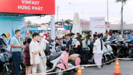 'Đổi xăng lấy điện' gây bão tại TP.HCM, có khách hàng chốt tới 12 xe máy VinFast