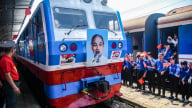 Khoảnh khắc hai Đoàn tàu Thống Nhất gặp nhau tại Đà Nẵng 
