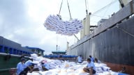 Lộc Trời chìm trong vòng xoáy khủng hoảng