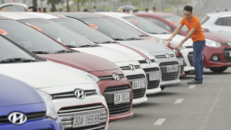 Hundreds of duty-free cars imported to Vietnam plummet from skyscraper