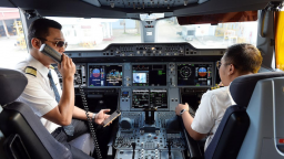 Vietnam Airlines seeks to prevent pilots from job-hopping