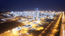 Biggest oil refinery starts commercial operations