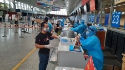 Vietjet transports 800 passengers from pandemic-hit Danang back home