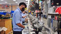 European business sentiment inches up as Vietnam reopens