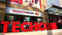 Techcombank's shares price plummeted upon its first listing on bourse