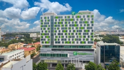 Checking in the first Holiday Inn hotel in Vietnam