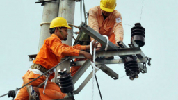 Vietnam’s power prices high due to monopoly’s multi billion-dollar debt: official