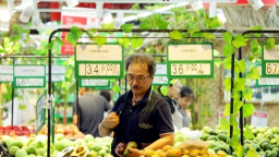 Nielsen: Vietnamese men increasingly active in shopping