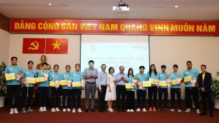 Quỹ phát triển Tài năng Việt trao học bổng cho 12 vận động viên quốc gia