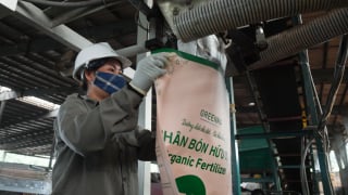 Đánh thuế phân bón: Ai hưởng lợi nhất?