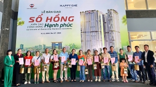 Cư dân Happy One Central nhận sổ hồng