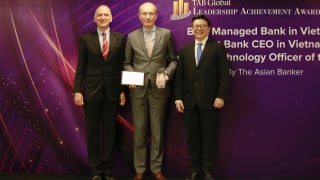 CEO Techcombank được vinh danh tổng giám đốc điều hành ngân hàng xuất sắc nhất Việt Nam 