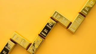 Giá vàng hôm nay 2/8: 'Dựng đứng' và dự báo tăng mạnh tuần tới