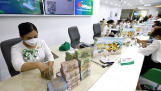 Vietcombank, MB, VPBank và HDBank được giảm 50% dự trữ bắt buộc