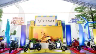 VinFast tung chính sách ưu đãi chuyển đổi xanh và đổi pin xe máy điện 