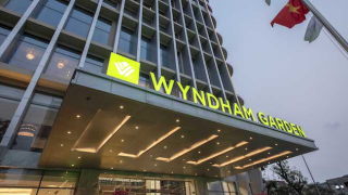 Hanoi high-end hotels go West