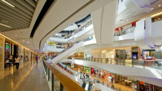 Average gross rents for retail floors decreased in both Hanoi and HCMC