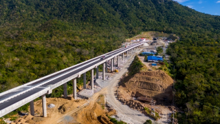 'Vượt nắng, thắng mưa' trên đại công trường cao tốc Bắc - Nam