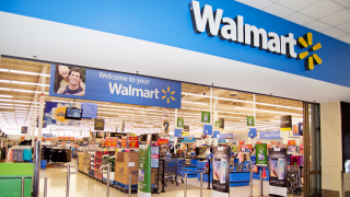 Bí mật thành công Walmart: Nhân viên bán hàng già, lương cao nhưng không cắt giảm mà sẵn sàng chi thêm 1 tỷ USD