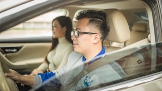 Dừng thí điểm taxi công nghệ: Grab, FastGo toan tính gì?