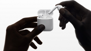 Apple tính sản xuất AirPods tại Việt Nam vì chiến tranh thương mại