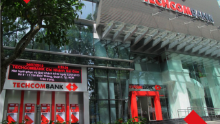 Quỹ ngoại mua cổ phiếu Techcombank với giá gấp đôi Vietcombank và VPBank