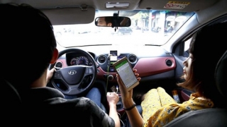 TP.HCM yêu cầu Uber, Grab tạm ngừng kết nối xe mới