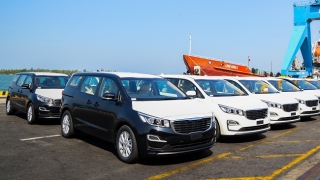 Thaco xuất khẩu 40 xe du lịch Kia Grand Carnival sang Thái Lan