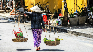 Lao động ngoài trời gánh chịu biến đổi khí hậu