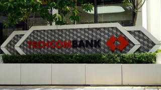 Cách Techcombank 'qua mặt' BIDV giành ngôi vương mảng dịch vụ ngân hàng