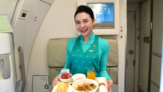 Vải trứng Hưng Yên vào thực đơn Vietnam Airlines