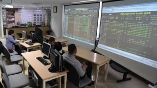 Cân nhắc kỹ đề xuất áp thuế 20% trên lãi bán chứng khoán