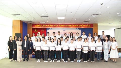Quỹ học bổng Thắp sáng niềm tin: Hành trình kết nối, sẻ chia 