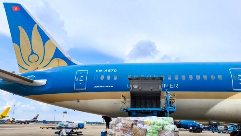 Vietnam Airlines vận chuyển 30 tấn hàng cứu trợ lũ lụt phía Bắc