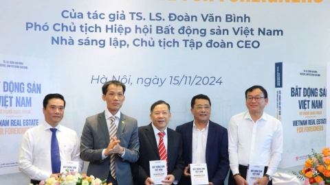 Chủ tịch CEO Group xuất bản sách về bất động sản cho người nước ngoài