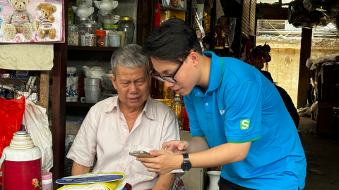 Cọng rau, mảnh vải ở chợ 'lên đời' hóa đơn điện tử
