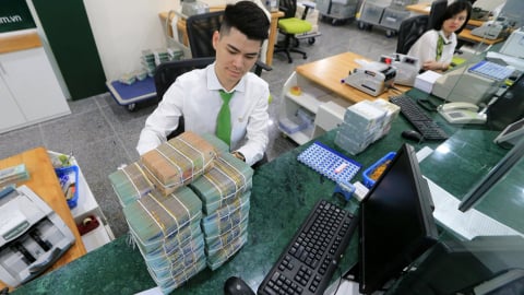 Ngân hàng Nhà nước hút tiền trở lại khi tỷ giá lập đỉnh