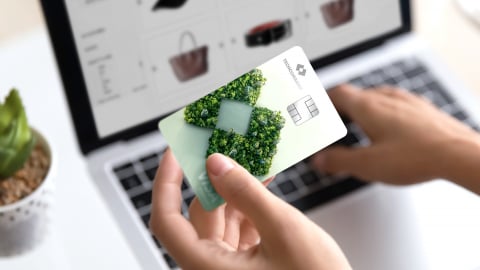 Bộ đôi thẻ xanh ‘theo dõi’ dấu chân carbon đầu tiên tại Việt Nam