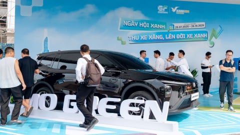 Đổi xe xăng cũ lấy xe điện VinFast tại Hà Nội: Tài xế dịch vụ nhận ưu đãi kép với Limo Green