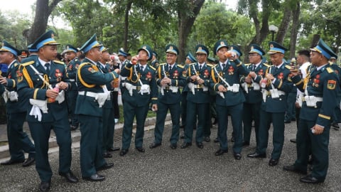 Phút giải lao quý báu của các chiến sỹ ngày đầu hợp luyện sự kiện A80