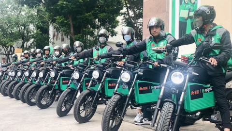 Tài xế Gojek sẽ chở khách bằng xe máy điện Dat Bike