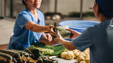 Nữ chủ nhân của những chiếc bánh chưng đắt nhất Việt Nam
