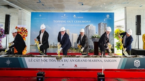 Grand Marina, Saigon cất nóc tòa Sea trong khu căn hộ hàng hiệu Marriott