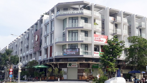 Thổi giá nhà phố thương mại?